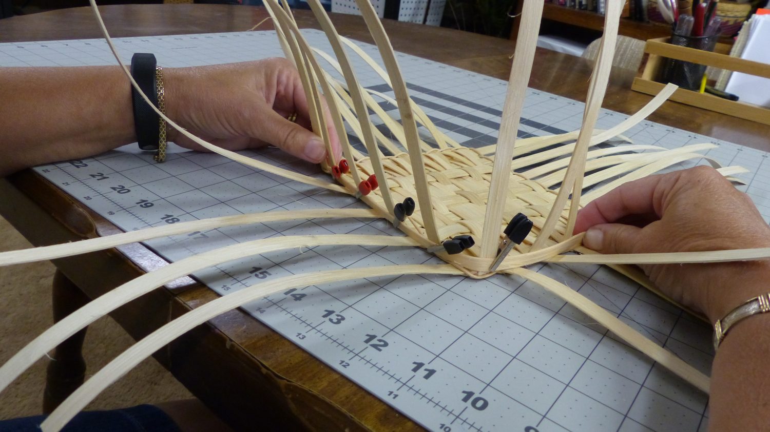 How to use Clips - Weaving the First Rows of a Basket ⋆ PrairieWood ...